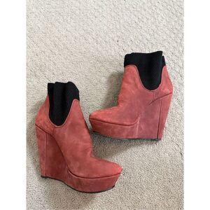 Messeca New York Wedge Bootie Red Black Elastic Ankle Size 10